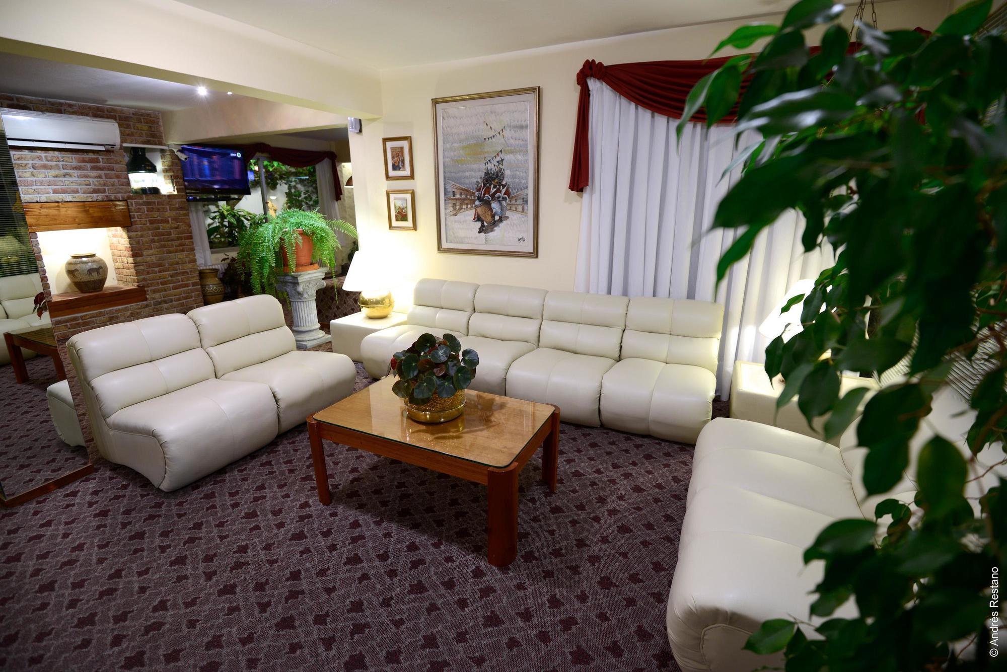 Ajax Hotel 3*