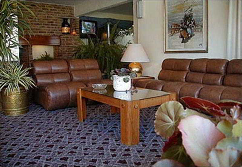 Ajax Hotel